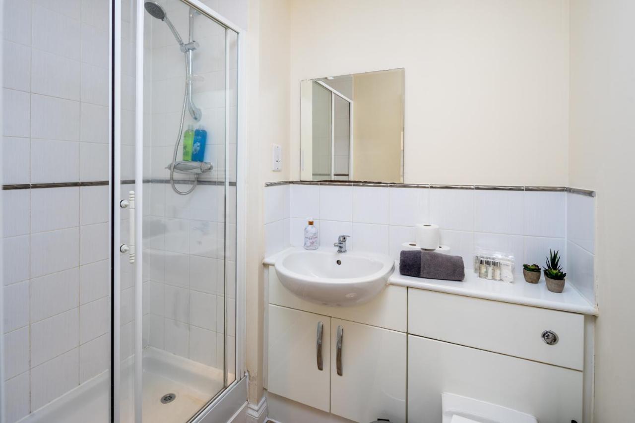 Central Watford Stylish 2 Bedroom Serviced Apartment With Free Parking Exterior foto